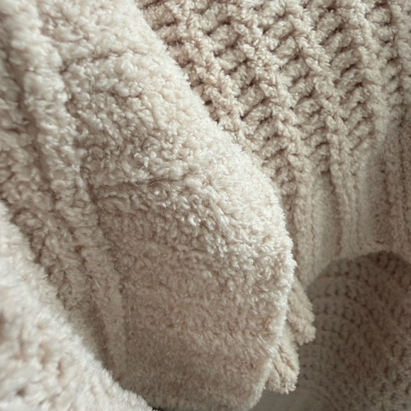 #42 American Eagle Outfitters Beige Cardigan Sweater - Picture 4 of 4